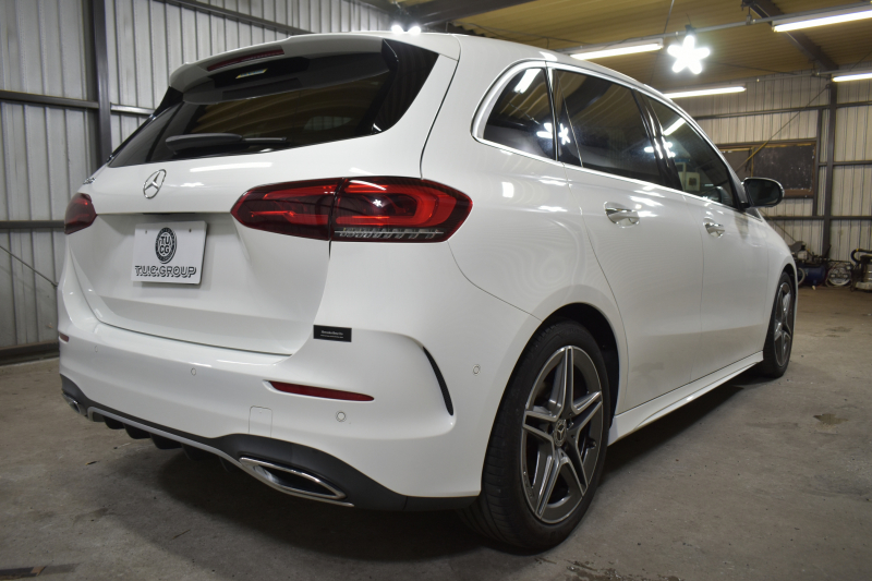 メルセデスベンツ Bクラス B180 AMGﾗｲﾝ AMGﾚｻﾞｰｴｸｽｸﾙｰｼﾌﾞP ｱﾄﾞﾊﾞﾝｽﾄﾞP ﾚｰﾀﾞｰSP 1ｵｰﾅｰ車両 MEｺﾈ MBUXｼｽﾃﾑ ﾊﾟﾉﾗﾏR ﾋｰﾀｰ付黒灰革 ACC BSM Lﾁｪﾝｼﾞ AMGｴｱﾛ18AW ﾏﾙﾁLED HUD 対話式ﾅﾋﾞTV 360ｶﾒﾗ 2年保証