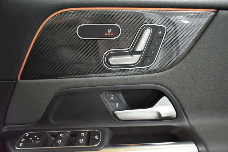 メルセデスベンツ Bクラス B180 AMGﾗｲﾝ AMGﾚｻﾞｰｴｸｽｸﾙｰｼﾌﾞP ｱﾄﾞﾊﾞﾝｽﾄﾞP ﾚｰﾀﾞｰSP 1ｵｰﾅｰ車両 MEｺﾈ MBUXｼｽﾃﾑ ﾊﾟﾉﾗﾏR ﾋｰﾀｰ付黒灰革 ACC BSM Lﾁｪﾝｼﾞ AMGｴｱﾛ18AW ﾏﾙﾁLED HUD 対話式ﾅﾋﾞTV 360ｶﾒﾗ 2年保証