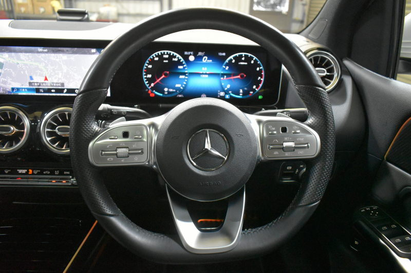 メルセデスベンツ Bクラス B180 AMGﾗｲﾝ AMGﾚｻﾞｰｴｸｽｸﾙｰｼﾌﾞP ｱﾄﾞﾊﾞﾝｽﾄﾞP ﾚｰﾀﾞｰSP 1ｵｰﾅｰ車両 MEｺﾈ MBUXｼｽﾃﾑ ﾊﾟﾉﾗﾏR ﾋｰﾀｰ付黒灰革 ACC BSM Lﾁｪﾝｼﾞ AMGｴｱﾛ18AW ﾏﾙﾁLED HUD 対話式ﾅﾋﾞTV 360ｶﾒﾗ 2年保証