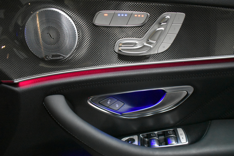 AMG Eクラス E53 4ﾏﾁｯｸ+ ﾜｺﾞﾝ ｴｸｽｸﾙｰｼﾌﾞ ﾚｰﾀﾞｰｾｰﾌﾃｨP 1ｵｰﾅｰ ﾊﾟﾉﾗﾏｻﾝﾙｰﾌ ﾌﾞﾙﾒｽﾀｰ ﾋｰﾀｰｸｰﾗｰ黒革 ｼﾙﾊﾞｰｽﾃｯﾁ内装 ﾃﾞｨｽﾄﾛ BSM Lﾁｪﾝｼﾞ AMGｴｱﾛ20AW PTS MEｺﾈｸﾄ HUD ﾌｯﾄｹﾞｰﾄ 地ﾃﾞｼﾞﾅﾋﾞ 360ｶﾒﾗ 2年保証