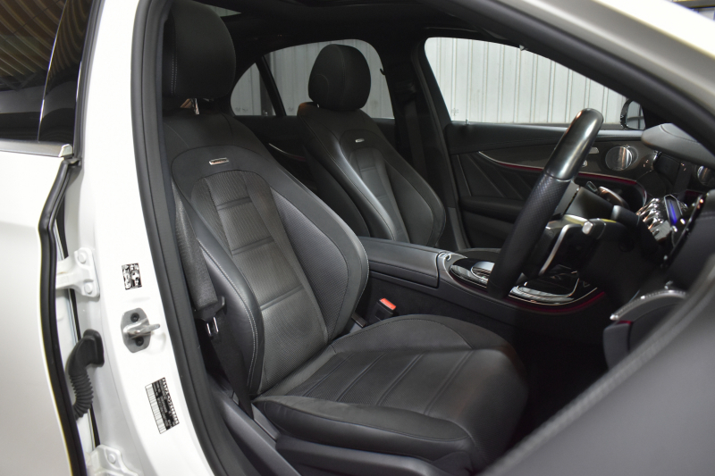 AMG Eクラス E53 4ﾏﾁｯｸ+ ｴｸｽｸﾙｰｼﾌﾞP ﾚｰﾀﾞｰｾｰﾌﾃｨP 1ｵｰﾅｰ  後期型 ﾊﾟﾉﾗﾏｻﾝﾙｰﾌ ﾋｰﾀｰｸｰﾗｰ黒革 ﾃﾞｨｽﾄﾛﾆｯｸ ﾌﾞﾗｲﾝﾄﾞｽﾎﾟｯﾄ ﾚｰﾝﾁｪﾝｼﾞ  MBUXﾅﾋﾞAMGｴｱﾛ20AW ﾌﾞﾙﾒｽﾀｰ ﾍｯﾄﾞｱｯﾌﾟD 電動ﾄﾗﾝｸ ｷｰﾚｽGO 360ｶﾒﾗ 2年保証