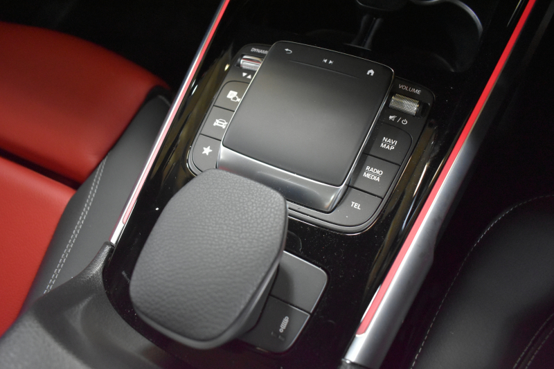 AMG GLB MercedesAMG GLB35 4ﾏﾁｯｸ ｱﾄﾞﾊﾞﾝｽﾄﾞﾊﾟｯｹｰｼﾞ ﾚｰﾀﾞｰｾｰﾌﾃｨP 8速 ｻﾝﾙｰﾌ ﾋｰﾀｰ黒/赤革 対話式ﾅﾋﾞ ﾃﾞｨｽﾄﾛ BSM Lｷｰﾌﾟ AMGｴｱﾛ19AW ｷｰﾚｽGO PTS HUD  地ﾃﾞｼﾞﾅﾋﾞ 360ｶﾒﾗ 新車保証継承可