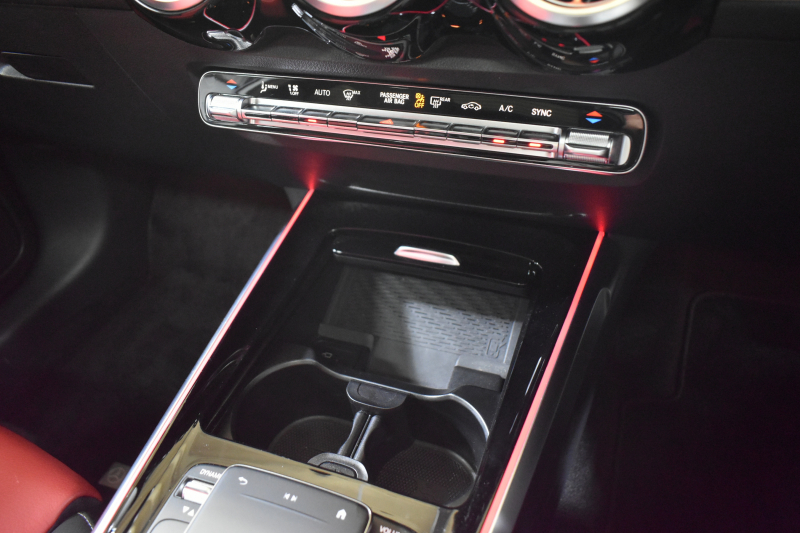 AMG GLB MercedesAMG GLB35 4ﾏﾁｯｸ ｱﾄﾞﾊﾞﾝｽﾄﾞﾊﾟｯｹｰｼﾞ ﾚｰﾀﾞｰｾｰﾌﾃｨP 8速 ｻﾝﾙｰﾌ ﾋｰﾀｰ黒/赤革 対話式ﾅﾋﾞ ﾃﾞｨｽﾄﾛ BSM Lｷｰﾌﾟ AMGｴｱﾛ19AW ｷｰﾚｽGO PTS HUD  地ﾃﾞｼﾞﾅﾋﾞ 360ｶﾒﾗ 新車保証継承可