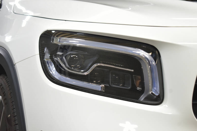 AMG GLB MercedesAMG GLB35 4ﾏﾁｯｸ ｱﾄﾞﾊﾞﾝｽﾄﾞﾊﾟｯｹｰｼﾞ ﾚｰﾀﾞｰｾｰﾌﾃｨP 8速 ｻﾝﾙｰﾌ ﾋｰﾀｰ黒/赤革 対話式ﾅﾋﾞ ﾃﾞｨｽﾄﾛ BSM Lｷｰﾌﾟ AMGｴｱﾛ19AW ｷｰﾚｽGO PTS HUD  地ﾃﾞｼﾞﾅﾋﾞ 360ｶﾒﾗ 新車保証継承可