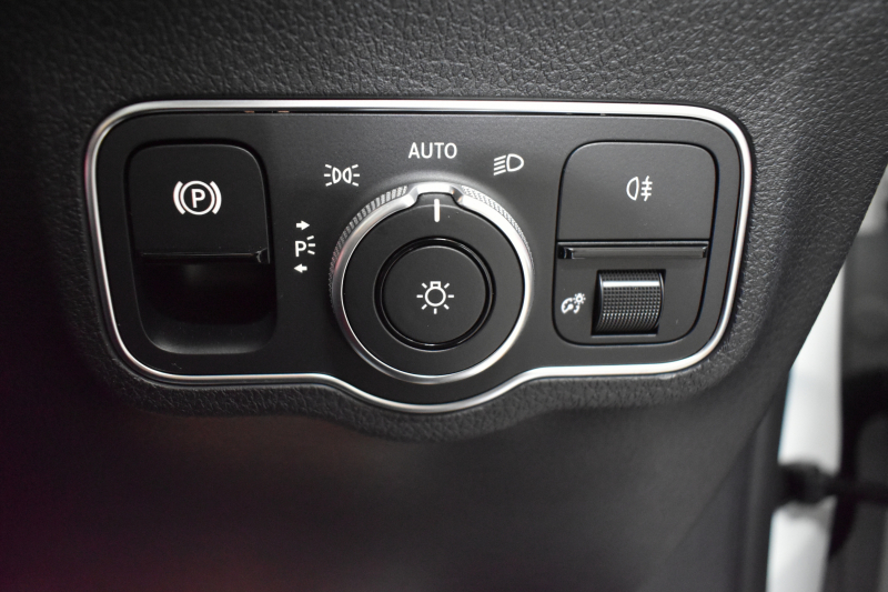 AMG GLB MercedesAMG GLB35 4ﾏﾁｯｸ ｱﾄﾞﾊﾞﾝｽﾄﾞﾊﾟｯｹｰｼﾞ ﾚｰﾀﾞｰｾｰﾌﾃｨP 8速 ｻﾝﾙｰﾌ ﾋｰﾀｰ黒/赤革 対話式ﾅﾋﾞ ﾃﾞｨｽﾄﾛ BSM Lｷｰﾌﾟ AMGｴｱﾛ19AW ｷｰﾚｽGO PTS HUD  地ﾃﾞｼﾞﾅﾋﾞ 360ｶﾒﾗ 新車保証継承可