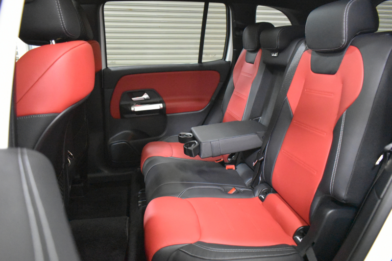 AMG GLB MercedesAMG GLB35 4ﾏﾁｯｸ ｱﾄﾞﾊﾞﾝｽﾄﾞﾊﾟｯｹｰｼﾞ ﾚｰﾀﾞｰｾｰﾌﾃｨP 8速 ｻﾝﾙｰﾌ ﾋｰﾀｰ黒/赤革 対話式ﾅﾋﾞ ﾃﾞｨｽﾄﾛ BSM Lｷｰﾌﾟ AMGｴｱﾛ19AW ｷｰﾚｽGO PTS HUD  地ﾃﾞｼﾞﾅﾋﾞ 360ｶﾒﾗ 新車保証継承可