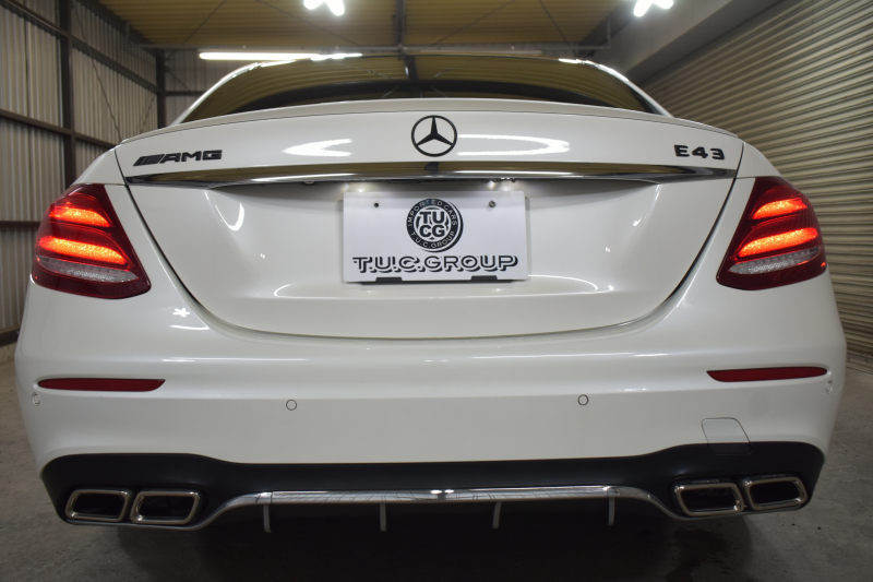 メルセデスベンツ Eクラス E43 4M ｴｸｽｸﾙｰｼﾌﾞ ﾚｰﾀﾞｰｾｰﾌﾃｨP ﾐｰｺﾈｸﾄ ﾊﾟﾉﾗﾏｻﾝﾙｰﾌ 全席ﾋｰﾀｰ茶革 ﾃﾞｨｽﾄﾛﾆｯｸ ﾌﾞﾗｲﾝﾄﾞｽﾎﾟｯﾄ ﾚｰﾝﾁｪﾝｼﾞA AMGｴｱﾛ20AW ﾌﾞﾙﾒS 地ﾃﾞｼﾞ360ｶﾒﾗ 2年保証