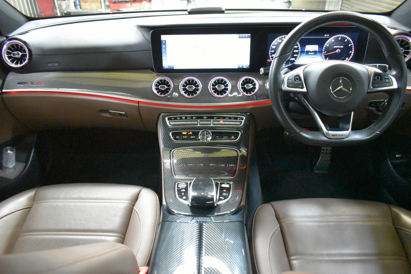 メルセデスベンツ Eクラス E43 4M ｴｸｽｸﾙｰｼﾌﾞ ﾚｰﾀﾞｰｾｰﾌﾃｨP ﾐｰｺﾈｸﾄ ﾊﾟﾉﾗﾏｻﾝﾙｰﾌ 全席ﾋｰﾀｰ茶革 ﾃﾞｨｽﾄﾛﾆｯｸ ﾌﾞﾗｲﾝﾄﾞｽﾎﾟｯﾄ ﾚｰﾝﾁｪﾝｼﾞA AMGｴｱﾛ20AW ﾌﾞﾙﾒS 地ﾃﾞｼﾞ360ｶﾒﾗ 2年保証