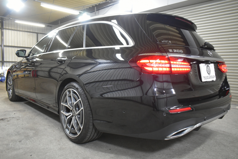 メルセデスベンツ Eクラス E200ﾜｺﾞﾝ ｽﾎﾟｰﾂ BSG搭載 ｴｸｽｸﾙｰｼﾌﾞ AMGﾗｲﾝｲﾝﾃﾘｱ ﾚｰﾀﾞｰｾｰﾌﾃｨP 後期型 MEｺﾈ 全席ﾋｰﾀｰ黒革 ACC AMGｴｱﾛ 電動ﾘｱｹﾞｰﾄ ﾍｯﾄﾞｱｯﾌﾟﾃﾞｨｽﾌﾟﾚｲ ﾌﾞﾙﾒｽﾀｰS 地ﾃﾞｼﾞ360ｶﾒﾗ 2年保証