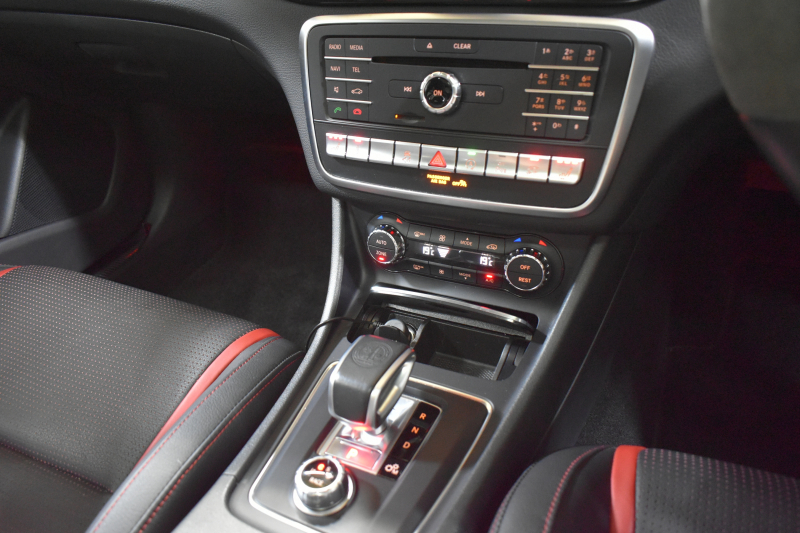 AMG GLA GLA45AMG 4M AMGｱﾄﾞﾊﾞﾝｽﾄﾞP ﾚｰﾀﾞｰｾｰﾌﾃｨP 後期型 ﾊﾟﾉﾗﾏｻﾝﾙｰﾌ ﾊｰﾏﾝｶｰﾄﾞﾝ ﾋｰﾀｰ付き黒革ﾊﾟﾌｫｰﾏﾝｽｼｰﾄ ﾃﾞｨｽﾄﾛﾆｯｸﾌﾟﾗｽ ﾌﾞﾗｲﾝﾄﾞｽﾎﾟｯﾄ ｷｰﾚｽGO 地デジBｶﾒﾗ 2年保証