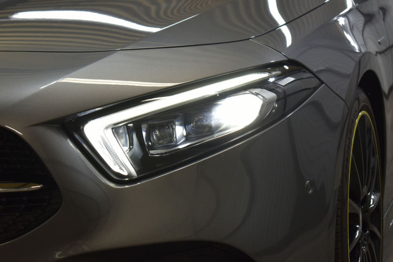 メルセデスベンツ Aクラス A180 Edition1 ﾚｰﾀﾞｰSP 限定250台 MEｺﾈｸﾄ MBUXｼｽﾃﾑ Edition1専用内装 ﾃﾞｨｽﾄﾛ BSM Lﾁｪﾝｼﾞ AMGｴｱﾛ19AW ﾏﾙﾁLED ｷｰGO PTS HUD 10.25ｲﾝﾁｺｯｸﾋﾟｯﾄﾃﾞｨｽﾌﾟﾚｲ 対話式ﾅﾋﾞTV 360ｶﾒﾗ 2年保証