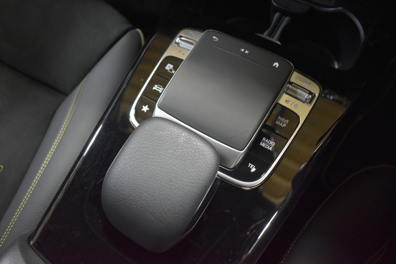 メルセデスベンツ Aクラス A180 Edition1 ﾚｰﾀﾞｰSP 限定250台 MEｺﾈｸﾄ MBUXｼｽﾃﾑ Edition1専用内装 ﾃﾞｨｽﾄﾛ BSM Lﾁｪﾝｼﾞ AMGｴｱﾛ19AW ﾏﾙﾁLED ｷｰGO PTS HUD 10.25ｲﾝﾁｺｯｸﾋﾟｯﾄﾃﾞｨｽﾌﾟﾚｲ 対話式ﾅﾋﾞTV 360ｶﾒﾗ 2年保証