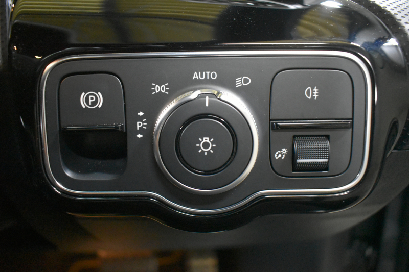 メルセデスベンツ Aクラス A180 Edition1 ﾚｰﾀﾞｰSP 限定250台 MEｺﾈｸﾄ MBUXｼｽﾃﾑ Edition1専用内装 ﾃﾞｨｽﾄﾛ BSM Lﾁｪﾝｼﾞ AMGｴｱﾛ19AW ﾏﾙﾁLED ｷｰGO PTS HUD 10.25ｲﾝﾁｺｯｸﾋﾟｯﾄﾃﾞｨｽﾌﾟﾚｲ 対話式ﾅﾋﾞTV 360ｶﾒﾗ 2年保証