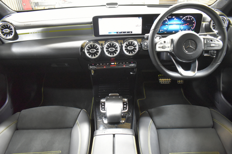 メルセデスベンツ Aクラス A180 Edition1 ﾚｰﾀﾞｰSP 限定250台 MEｺﾈｸﾄ MBUXｼｽﾃﾑ Edition1専用内装 ﾃﾞｨｽﾄﾛ BSM Lﾁｪﾝｼﾞ AMGｴｱﾛ19AW ﾏﾙﾁLED ｷｰGO PTS HUD 10.25ｲﾝﾁｺｯｸﾋﾟｯﾄﾃﾞｨｽﾌﾟﾚｲ 対話式ﾅﾋﾞTV 360ｶﾒﾗ 2年保証