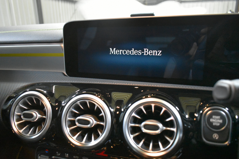 メルセデスベンツ Aクラス A180 Edition1 ﾚｰﾀﾞｰSP 限定250台 MEｺﾈｸﾄ MBUXｼｽﾃﾑ Edition1専用内装 ﾃﾞｨｽﾄﾛ BSM Lﾁｪﾝｼﾞ AMGｴｱﾛ19AW ﾏﾙﾁLED ｷｰGO PTS HUD 10.25ｲﾝﾁｺｯｸﾋﾟｯﾄﾃﾞｨｽﾌﾟﾚｲ 対話式ﾅﾋﾞTV 360ｶﾒﾗ 2年保証