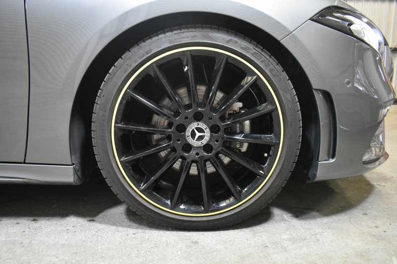 メルセデスベンツ Aクラス A180 Edition1 ﾚｰﾀﾞｰSP 限定250台 MEｺﾈｸﾄ MBUXｼｽﾃﾑ Edition1専用内装 ﾃﾞｨｽﾄﾛ BSM Lﾁｪﾝｼﾞ AMGｴｱﾛ19AW ﾏﾙﾁLED ｷｰGO PTS HUD 10.25ｲﾝﾁｺｯｸﾋﾟｯﾄﾃﾞｨｽﾌﾟﾚｲ 対話式ﾅﾋﾞTV 360ｶﾒﾗ 2年保証