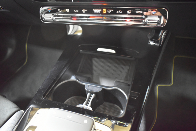 メルセデスベンツ Aクラス A180 Edition1 ﾚｰﾀﾞｰSP 限定250台 MEｺﾈｸﾄ MBUXｼｽﾃﾑ Edition1専用内装 ﾃﾞｨｽﾄﾛ BSM Lﾁｪﾝｼﾞ AMGｴｱﾛ19AW ﾏﾙﾁLED ｷｰGO PTS HUD 10.25ｲﾝﾁｺｯｸﾋﾟｯﾄﾃﾞｨｽﾌﾟﾚｲ 対話式ﾅﾋﾞTV 360ｶﾒﾗ 2年保証