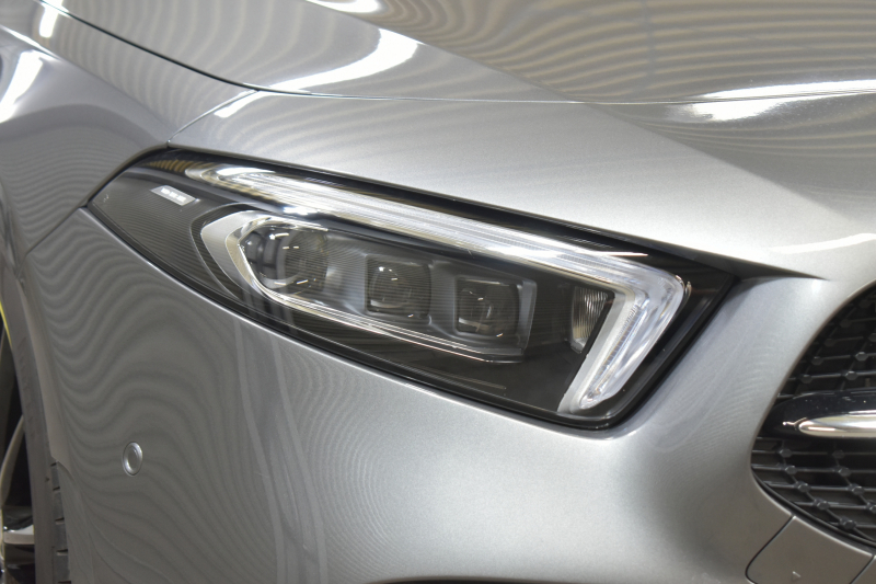 メルセデスベンツ Aクラス A180 Edition1 ﾚｰﾀﾞｰSP 限定250台 MEｺﾈｸﾄ MBUXｼｽﾃﾑ Edition1専用内装 ﾃﾞｨｽﾄﾛ BSM Lﾁｪﾝｼﾞ AMGｴｱﾛ19AW ﾏﾙﾁLED ｷｰGO PTS HUD 10.25ｲﾝﾁｺｯｸﾋﾟｯﾄﾃﾞｨｽﾌﾟﾚｲ 対話式ﾅﾋﾞTV 360ｶﾒﾗ 2年保証