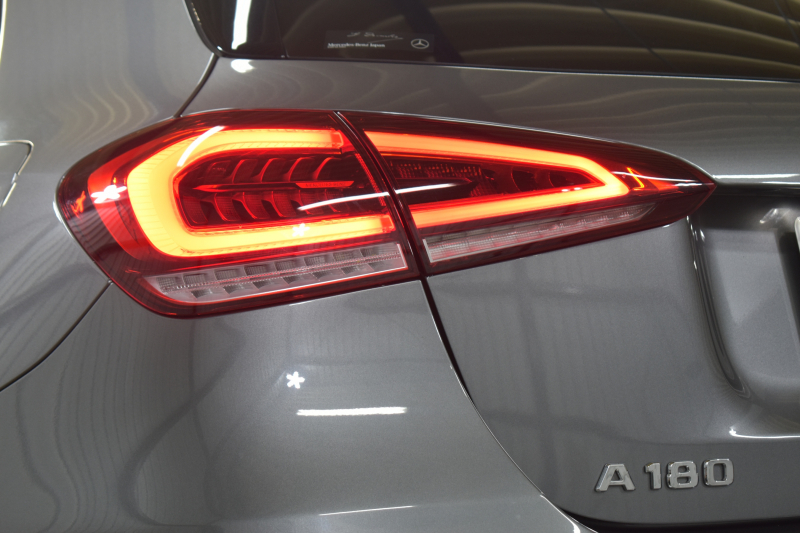 メルセデスベンツ Aクラス A180 Edition1 ﾚｰﾀﾞｰSP 限定250台 MEｺﾈｸﾄ MBUXｼｽﾃﾑ Edition1専用内装 ﾃﾞｨｽﾄﾛ BSM Lﾁｪﾝｼﾞ AMGｴｱﾛ19AW ﾏﾙﾁLED ｷｰGO PTS HUD 10.25ｲﾝﾁｺｯｸﾋﾟｯﾄﾃﾞｨｽﾌﾟﾚｲ 対話式ﾅﾋﾞTV 360ｶﾒﾗ 2年保証