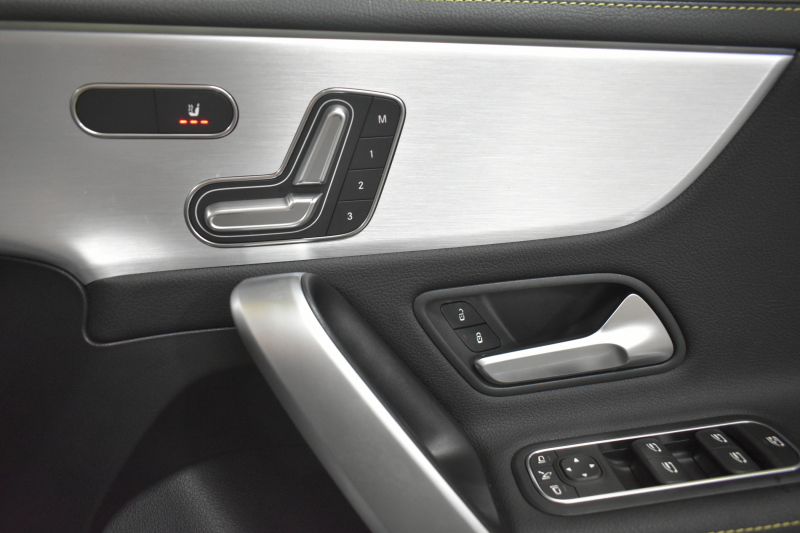 メルセデスベンツ Aクラス A180 Edition1 ﾚｰﾀﾞｰSP 限定250台 MEｺﾈｸﾄ MBUXｼｽﾃﾑ Edition1専用内装 ﾃﾞｨｽﾄﾛ BSM Lﾁｪﾝｼﾞ AMGｴｱﾛ19AW ﾏﾙﾁLED ｷｰGO PTS HUD 10.25ｲﾝﾁｺｯｸﾋﾟｯﾄﾃﾞｨｽﾌﾟﾚｲ 対話式ﾅﾋﾞTV 360ｶﾒﾗ 2年保証