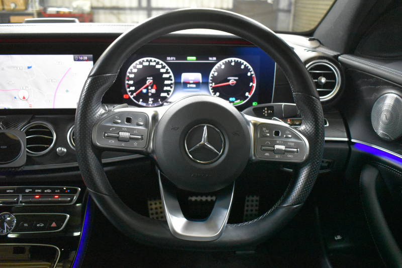 メルセデスベンツ Eクラス E200 4ﾏﾁｯｸ ﾜｺﾞﾝ AVG AMGﾗｲﾝ ｴｸｽｸﾙｰｼﾌﾞP ﾚｰﾀﾞｰｾｰﾌﾃｨP 中期型 BSG搭載1.5ﾘｯﾀｰ ﾊﾟﾉﾗﾏｻﾝﾙｰﾌ ﾌﾞﾙﾒｽﾀｰS 全席ﾋｰﾀｰ黒革 ﾃﾞｨｽﾄﾛﾆｯｸ ﾌﾞﾗｲﾝﾄﾞｽﾎﾟｯﾄ ﾚｰﾝﾁｪﾝｼﾞ  AMGｴｱﾛ19AW ｷｰﾚｽGO PTS ﾌｯﾄｹﾞｰﾄ 地ﾃﾞｼﾞﾅﾋﾞ 360ｶﾒﾗ 2年保証