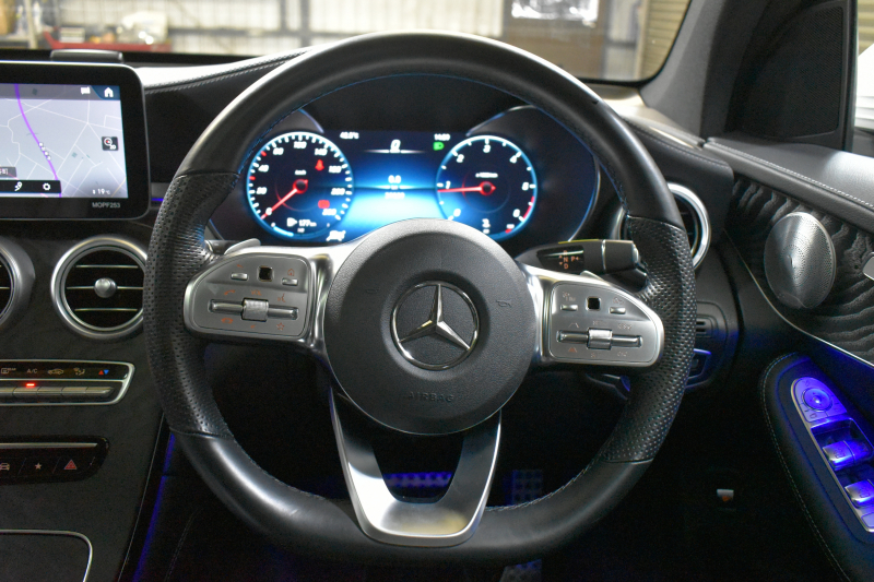 メルセデスベンツ GLCクーペ GLC220d 4ﾏﾁｯｸ ｸｰﾍﾟ AMGﾗｲﾝ ﾚｻﾞｰｴｸｽｸﾙｰｼﾌﾞ ﾚｰﾀﾞｰｾｰﾌﾃｨP 後期型 ｻﾝﾙｰﾌ 全席ﾋｰﾀｰ&ｸｰﾗｰ黒革 ﾃﾞｨｽﾄﾛﾆｯｸﾌﾟﾗｽ ﾌﾞﾗｲﾝﾄﾞｽﾎﾟｯﾄ ﾚｰﾝｷｰﾌﾟ AMGｴｱﾛ19AW ｷｰGO PTS ﾌｯﾄｹﾞｰﾄ HUD ﾌﾞﾙﾒｽﾀｰS 地ﾃﾞｼﾞﾅﾋﾞ 360ｶﾒﾗ 2年保証