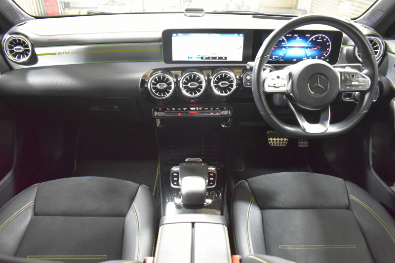 メルセデスベンツ Aクラス A180 Edition1 ﾚｰﾀﾞｰSP 限定100台 1ｵｰﾅｰ MEｺﾈｸﾄ MBUXｼｽﾃﾑ Edition1専用内装 ﾃﾞｨｽﾄﾛﾆｯｸﾌﾟﾗｽ ﾌﾞﾗｲﾝﾄﾞｽﾎﾟｯﾄ ﾚｰﾝﾁｪﾝｼﾞ AMGｴｱﾛ19AW ﾏﾙﾁLED ｷｰGO PTS HUD 10.25ｲﾝﾁｺｯｸﾋﾟｯﾄﾃﾞｨｽﾌﾟﾚｲ 360ｶﾒﾗ 2年保証