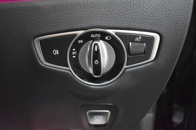 メルセデスベンツ Eクラス E200 ｽﾎﾟｰﾂ 1ｵﾅ ｴｸｽｸﾙｰｼﾌﾞP AMGﾗｲﾝｲﾝﾃﾘｱP ﾚｰﾀﾞｰｾｰﾌﾃｨP 後期型 MEｺﾈｸﾄ 燃費12.8KM 全席ﾋｰﾀｰ黒革 ﾃﾞｨｽﾄﾛ BSM Lﾁｪﾝｼﾞ AMGｴｱﾛ19AW ｷｰﾚｽGO ﾊﾟｰｸﾄﾛ HUD ﾌﾞﾙﾒS ﾏﾙﾁｶﾗｰｱﾝﾋﾞｴﾝﾄ 対話式ﾅﾋﾞ 360ｶﾒﾗ 2年保証