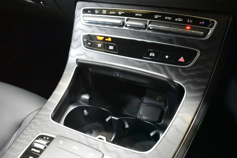 メルセデスベンツ Eクラス E200 ｽﾎﾟｰﾂ 1ｵﾅ ｴｸｽｸﾙｰｼﾌﾞP AMGﾗｲﾝｲﾝﾃﾘｱP ﾚｰﾀﾞｰｾｰﾌﾃｨP 後期型 MEｺﾈｸﾄ 燃費12.8KM 全席ﾋｰﾀｰ黒革 ﾃﾞｨｽﾄﾛ BSM Lﾁｪﾝｼﾞ AMGｴｱﾛ19AW ｷｰﾚｽGO ﾊﾟｰｸﾄﾛ HUD ﾌﾞﾙﾒS ﾏﾙﾁｶﾗｰｱﾝﾋﾞｴﾝﾄ 対話式ﾅﾋﾞ 360ｶﾒﾗ 2年保証