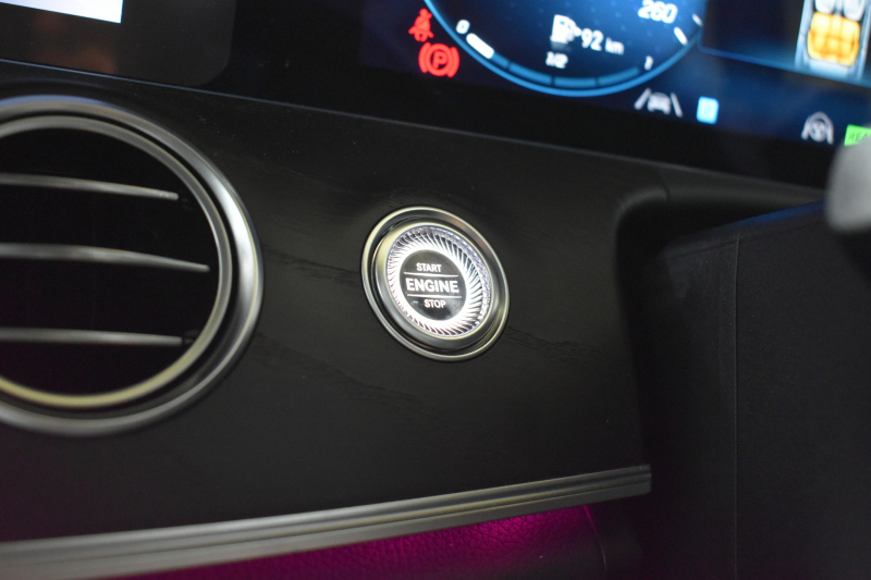 メルセデスベンツ Eクラス E200 ｽﾎﾟｰﾂ 1ｵﾅ ｴｸｽｸﾙｰｼﾌﾞP AMGﾗｲﾝｲﾝﾃﾘｱP ﾚｰﾀﾞｰｾｰﾌﾃｨP 後期型 MEｺﾈｸﾄ 燃費12.8KM 全席ﾋｰﾀｰ黒革 ﾃﾞｨｽﾄﾛ BSM Lﾁｪﾝｼﾞ AMGｴｱﾛ19AW ｷｰﾚｽGO ﾊﾟｰｸﾄﾛ HUD ﾌﾞﾙﾒS ﾏﾙﾁｶﾗｰｱﾝﾋﾞｴﾝﾄ 対話式ﾅﾋﾞ 360ｶﾒﾗ 2年保証