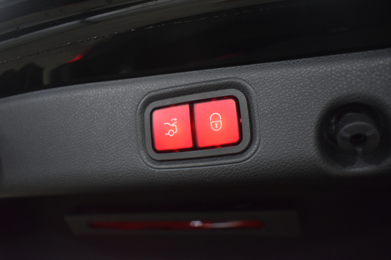 メルセデスベンツ Eクラス E200 ｽﾎﾟｰﾂ 1ｵﾅ ｴｸｽｸﾙｰｼﾌﾞP AMGﾗｲﾝｲﾝﾃﾘｱP ﾚｰﾀﾞｰｾｰﾌﾃｨP 後期型 MEｺﾈｸﾄ 燃費12.8KM 全席ﾋｰﾀｰ黒革 ﾃﾞｨｽﾄﾛ BSM Lﾁｪﾝｼﾞ AMGｴｱﾛ19AW ｷｰﾚｽGO ﾊﾟｰｸﾄﾛ HUD ﾌﾞﾙﾒS ﾏﾙﾁｶﾗｰｱﾝﾋﾞｴﾝﾄ 対話式ﾅﾋﾞ 360ｶﾒﾗ 2年保証