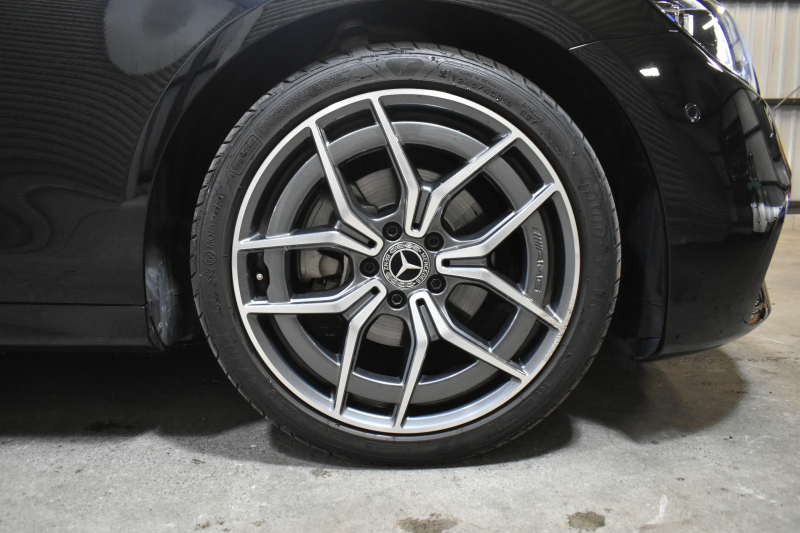 メルセデスベンツ Eクラス E200 ｽﾎﾟｰﾂ 1ｵﾅ ｴｸｽｸﾙｰｼﾌﾞP AMGﾗｲﾝｲﾝﾃﾘｱP ﾚｰﾀﾞｰｾｰﾌﾃｨP 後期型 MEｺﾈｸﾄ 燃費12.8KM 全席ﾋｰﾀｰ黒革 ﾃﾞｨｽﾄﾛ BSM Lﾁｪﾝｼﾞ AMGｴｱﾛ19AW ｷｰﾚｽGO ﾊﾟｰｸﾄﾛ HUD ﾌﾞﾙﾒS ﾏﾙﾁｶﾗｰｱﾝﾋﾞｴﾝﾄ 対話式ﾅﾋﾞ 360ｶﾒﾗ 2年保証