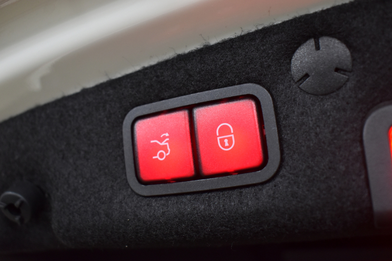 メルセデスベンツ Cクラス C220d AVG AMGﾗｲﾝ ﾚｻﾞｰｴｸｽｸﾙｰｼﾌﾞ ﾚｰﾀﾞｰｾｰﾌﾃｨP 後期型 ﾌﾞﾙﾒｽﾀｰS MEｺﾈｸﾄ ﾋｰﾀｰ黒本革 ﾌｯﾄﾄﾗﾝｸ HUD ﾃﾞｨｽﾄﾛ BSM Lﾁｪﾝｼﾞ 誤発進 AMGｴｱﾛ18AW ｷｰﾚｽGO ﾊﾟｰｸﾄﾛ LEDﾍｯﾄﾞﾗｲﾄ ﾏﾙﾁｱﾝﾋﾞｴﾝﾄ 地ﾃﾞｼﾞﾅﾋﾞBｶﾒﾗ 2年保証