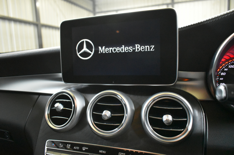 メルセデスベンツ Cクラス C200AVG AMGﾗｲﾝ ﾚｻﾞｰｴｸｽｸﾙｰｼﾌﾞ ﾚｰﾀﾞｰｾｰﾌﾃｨP 2年保証 高出力Eg ﾋｰﾀｰ黒本革  ﾃﾞｨｽﾄﾛﾆｯｸ ﾌﾞﾗｲﾝﾄﾞS ｷ-ﾚｽGo AMGｴｱﾛ18AW 電動Fﾄﾗﾝｸ ﾍｯﾄﾞUPﾃﾞｨｽﾌﾟﾚｲ 地ﾃﾞｼﾞBｶﾒ