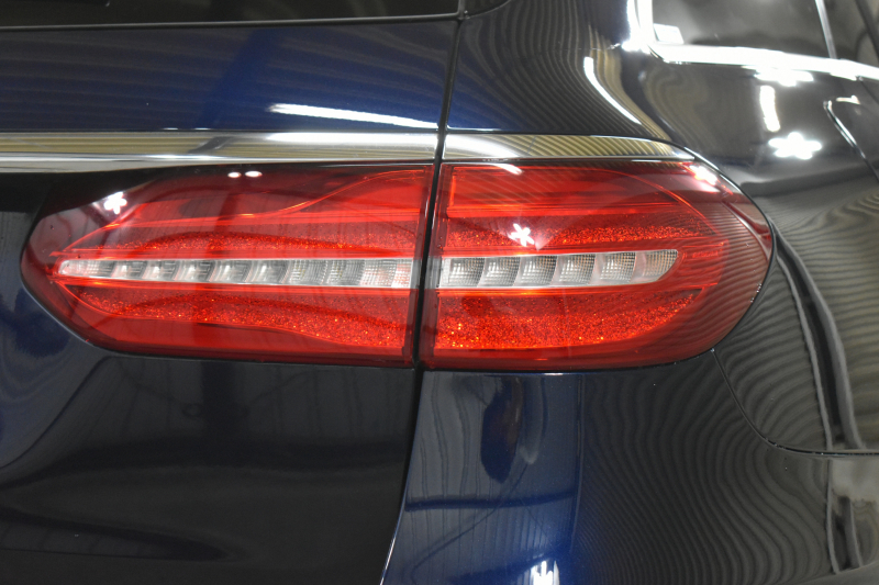 メルセデスベンツ Eクラス E220d ﾜｺﾞﾝ AVG ｽﾎﾟｰﾂ本革仕様 ﾚｰﾀﾞｰSP 2年保証  全席ﾋｰﾀｰ黒革 ﾃﾞｨｽﾄﾛ ﾌﾞﾗｲﾝﾄﾞS ﾚｰﾝﾁｪﾝｼﾞA ｷｰﾚｽGO AMGｴｱﾛ19AW 自動Fｹﾞｰﾄ ﾌﾞﾙﾒｽﾀｰ 地ﾃﾞｼﾞ360ｶﾒ