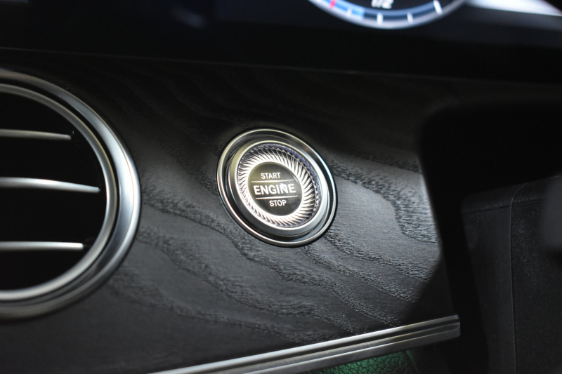 メルセデスベンツ Eクラス E220d ﾜｺﾞﾝ AVG ｽﾎﾟｰﾂ本革仕様 ﾚｰﾀﾞｰSP 2年保証  全席ﾋｰﾀｰ黒革 ﾃﾞｨｽﾄﾛ ﾌﾞﾗｲﾝﾄﾞS ﾚｰﾝﾁｪﾝｼﾞA ｷｰﾚｽGO AMGｴｱﾛ19AW 自動Fｹﾞｰﾄ ﾌﾞﾙﾒｽﾀｰ 地ﾃﾞｼﾞ360ｶﾒ