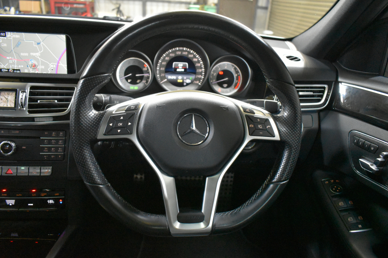 メルセデスベンツ Eクラス E250 AVG AMGｽﾎﾟｰﾂ ﾚｰﾀﾞｰｾｰﾌﾃｨP 後期 ﾊﾟﾉﾗﾏｻﾝﾙｰﾌ ﾋｰﾀｰ黒半革 ﾃﾞｨｽﾄﾛ ﾌﾞﾗｲﾝﾄﾞｽﾎﾟｯﾄ Lｷｰﾌﾟ ｷｰﾚｽGo AMGｴｱﾛ18AW ﾊﾟｰｸﾄﾛ LEDﾍｯﾄﾞ 駐車支援 地ﾃﾞｼﾞﾅﾋﾞ 360ｶﾒﾗ 2年保証