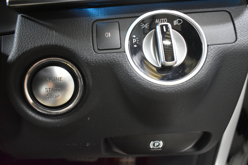 メルセデスベンツ Eクラス E250 AVG AMGｽﾎﾟｰﾂ ﾚｰﾀﾞｰｾｰﾌﾃｨP 後期 ﾊﾟﾉﾗﾏｻﾝﾙｰﾌ ﾋｰﾀｰ黒半革 ﾃﾞｨｽﾄﾛ ﾌﾞﾗｲﾝﾄﾞｽﾎﾟｯﾄ Lｷｰﾌﾟ ｷｰﾚｽGo AMGｴｱﾛ18AW ﾊﾟｰｸﾄﾛ LEDﾍｯﾄﾞ 駐車支援 地ﾃﾞｼﾞﾅﾋﾞ 360ｶﾒﾗ 2年保証