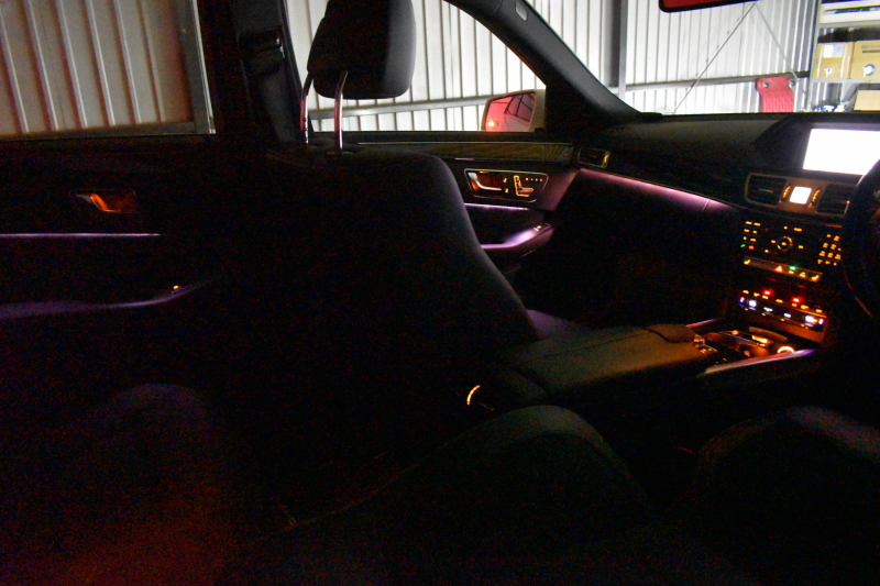 メルセデスベンツ Eクラス E250 AVG AMGｽﾎﾟｰﾂ ﾚｰﾀﾞｰｾｰﾌﾃｨP 後期 ﾊﾟﾉﾗﾏｻﾝﾙｰﾌ ﾋｰﾀｰ黒半革 ﾃﾞｨｽﾄﾛ ﾌﾞﾗｲﾝﾄﾞｽﾎﾟｯﾄ Lｷｰﾌﾟ ｷｰﾚｽGo AMGｴｱﾛ18AW ﾊﾟｰｸﾄﾛ LEDﾍｯﾄﾞ 駐車支援 地ﾃﾞｼﾞﾅﾋﾞ 360ｶﾒﾗ 2年保証