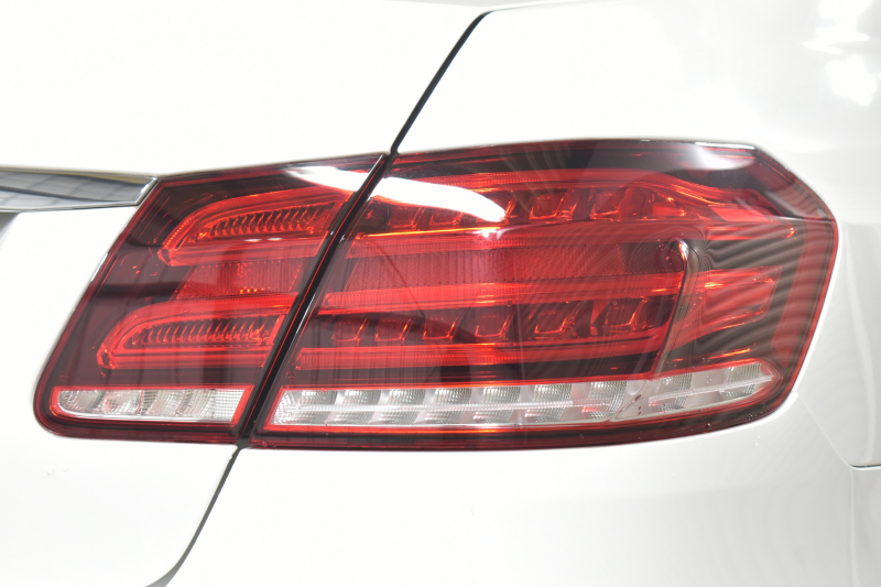 メルセデスベンツ Eクラス E250 AVG AMGｽﾎﾟｰﾂ ﾚｰﾀﾞｰｾｰﾌﾃｨP 後期 ﾊﾟﾉﾗﾏｻﾝﾙｰﾌ ﾋｰﾀｰ黒半革 ﾃﾞｨｽﾄﾛ ﾌﾞﾗｲﾝﾄﾞｽﾎﾟｯﾄ Lｷｰﾌﾟ ｷｰﾚｽGo AMGｴｱﾛ18AW ﾊﾟｰｸﾄﾛ LEDﾍｯﾄﾞ 駐車支援 地ﾃﾞｼﾞﾅﾋﾞ 360ｶﾒﾗ 2年保証