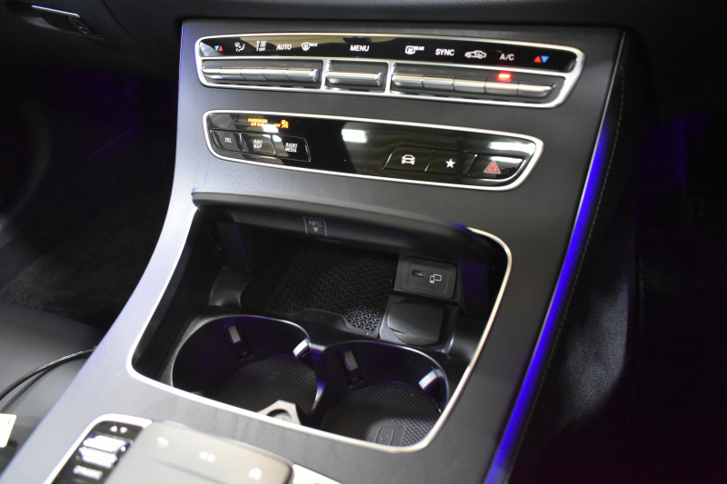 メルセデスベンツ Eクラス E200 ｽﾎﾟｰﾂ 1ｵﾅ ｴｸｽｸﾙｰｼﾌﾞP AMGﾗｲﾝｲﾝﾃﾘｱP ﾚｰﾀﾞｰｾｰﾌﾃｨP 真珠 後期型 ﾊﾟﾉﾗﾏｻﾝﾙｰﾌ 燃費12.8KM 全席ﾋｰﾀｰ黒革 ﾃﾞｨｽﾄﾛ BSM Lﾁｪﾝｼﾞ AMGｴｱﾛ19AW ｷｰﾚｽGO ﾊﾟｰｸﾄﾛ HUD ﾌﾞﾙﾒS ﾏﾙﾁｶﾗｰｱﾝﾋﾞｴﾝﾄ 対話式ﾅﾋﾞ 360ｶﾒﾗ 2年保証