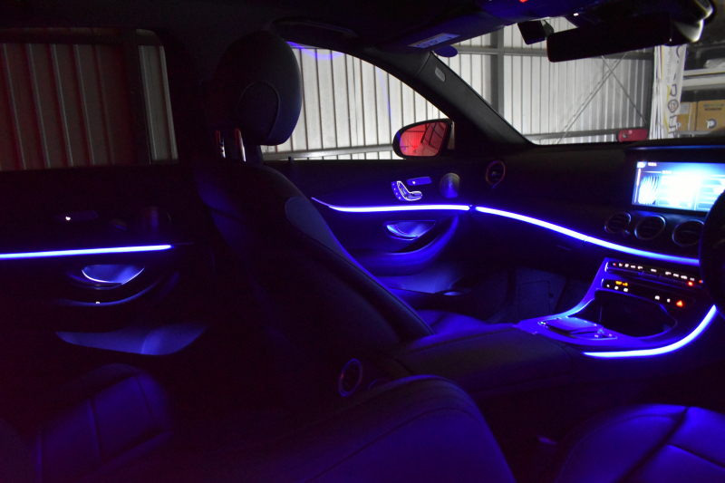 メルセデスベンツ Eクラス E200 ｽﾎﾟｰﾂ 1ｵﾅ ｴｸｽｸﾙｰｼﾌﾞP AMGﾗｲﾝｲﾝﾃﾘｱP ﾚｰﾀﾞｰｾｰﾌﾃｨP 真珠 後期型 ﾊﾟﾉﾗﾏｻﾝﾙｰﾌ 燃費12.8KM 全席ﾋｰﾀｰ黒革 ﾃﾞｨｽﾄﾛ BSM Lﾁｪﾝｼﾞ AMGｴｱﾛ19AW ｷｰﾚｽGO ﾊﾟｰｸﾄﾛ HUD ﾌﾞﾙﾒS ﾏﾙﾁｶﾗｰｱﾝﾋﾞｴﾝﾄ 対話式ﾅﾋﾞ 360ｶﾒﾗ 2年保証