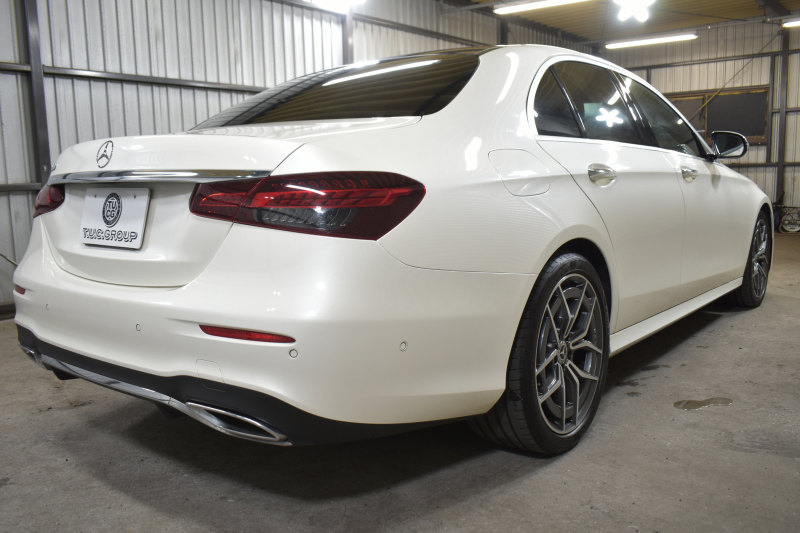 メルセデスベンツ Eクラス E200 ｽﾎﾟｰﾂ 1ｵﾅ ｴｸｽｸﾙｰｼﾌﾞP AMGﾗｲﾝｲﾝﾃﾘｱP ﾚｰﾀﾞｰｾｰﾌﾃｨP 真珠 後期型 ﾊﾟﾉﾗﾏｻﾝﾙｰﾌ 燃費12.8KM 全席ﾋｰﾀｰ黒革 ﾃﾞｨｽﾄﾛ BSM Lﾁｪﾝｼﾞ AMGｴｱﾛ19AW ｷｰﾚｽGO ﾊﾟｰｸﾄﾛ HUD ﾌﾞﾙﾒS ﾏﾙﾁｶﾗｰｱﾝﾋﾞｴﾝﾄ 対話式ﾅﾋﾞ 360ｶﾒﾗ 2年保証