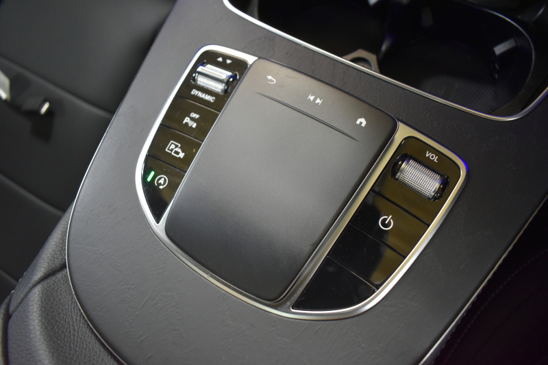 メルセデスベンツ Eクラス E200 ｽﾎﾟｰﾂ 1ｵﾅ ｴｸｽｸﾙｰｼﾌﾞP AMGﾗｲﾝｲﾝﾃﾘｱP ﾚｰﾀﾞｰｾｰﾌﾃｨP 真珠 後期型 ﾊﾟﾉﾗﾏｻﾝﾙｰﾌ 燃費12.8KM 全席ﾋｰﾀｰ黒革 ﾃﾞｨｽﾄﾛ BSM Lﾁｪﾝｼﾞ AMGｴｱﾛ19AW ｷｰﾚｽGO ﾊﾟｰｸﾄﾛ HUD ﾌﾞﾙﾒS ﾏﾙﾁｶﾗｰｱﾝﾋﾞｴﾝﾄ 対話式ﾅﾋﾞ 360ｶﾒﾗ 2年保証