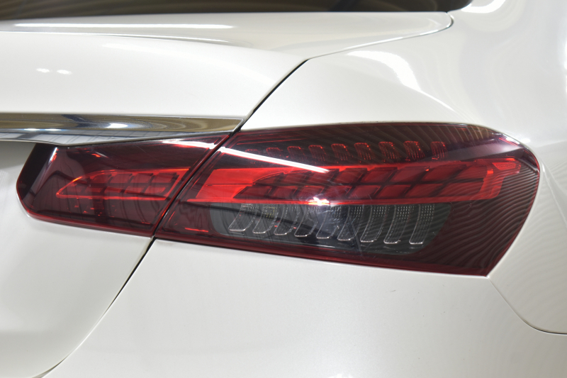 メルセデスベンツ Eクラス E200 ｽﾎﾟｰﾂ 1ｵﾅ ｴｸｽｸﾙｰｼﾌﾞP AMGﾗｲﾝｲﾝﾃﾘｱP ﾚｰﾀﾞｰｾｰﾌﾃｨP 真珠 後期型 ﾊﾟﾉﾗﾏｻﾝﾙｰﾌ 燃費12.8KM 全席ﾋｰﾀｰ黒革 ﾃﾞｨｽﾄﾛ BSM Lﾁｪﾝｼﾞ AMGｴｱﾛ19AW ｷｰﾚｽGO ﾊﾟｰｸﾄﾛ HUD ﾌﾞﾙﾒS ﾏﾙﾁｶﾗｰｱﾝﾋﾞｴﾝﾄ 対話式ﾅﾋﾞ 360ｶﾒﾗ 2年保証