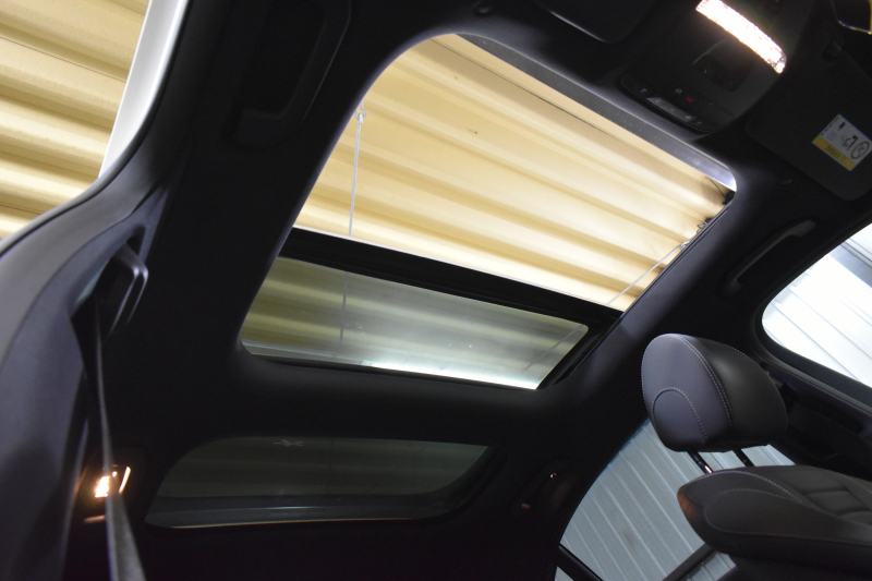 メルセデスベンツ Eクラス E200 ｽﾎﾟｰﾂ 1ｵﾅ ｴｸｽｸﾙｰｼﾌﾞP AMGﾗｲﾝｲﾝﾃﾘｱP ﾚｰﾀﾞｰｾｰﾌﾃｨP 真珠 後期型 ﾊﾟﾉﾗﾏｻﾝﾙｰﾌ 燃費12.8KM 全席ﾋｰﾀｰ黒革 ﾃﾞｨｽﾄﾛ BSM Lﾁｪﾝｼﾞ AMGｴｱﾛ19AW ｷｰﾚｽGO ﾊﾟｰｸﾄﾛ HUD ﾌﾞﾙﾒS ﾏﾙﾁｶﾗｰｱﾝﾋﾞｴﾝﾄ 対話式ﾅﾋﾞ 360ｶﾒﾗ 2年保証