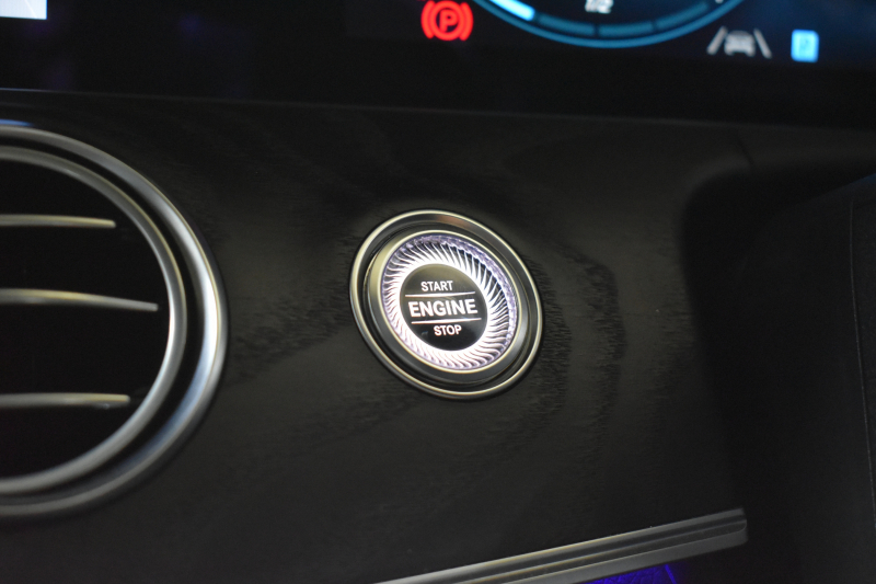 メルセデスベンツ Eクラス E200 ｽﾎﾟｰﾂ ｴｸｽｸﾙｰｼﾌﾞAMGﾗｲﾝｲﾝﾃﾘｱP ﾚｰﾀﾞｰｾｰﾌﾃｨP 後期型 ﾊﾟﾉﾗﾏｻﾝﾙｰﾌ ﾌﾞﾙﾒS MEｺﾈｸﾄ 全席ﾋｰﾀｰ黒革 ﾃﾞｨｽﾄﾛ BSM Lﾁｪﾝｼﾞ AMGｴｱﾛ19AW ｷｰﾚｽGO ﾊﾟｰｸﾄﾛ HUD  ﾏﾙﾁｶﾗｰｱﾝﾋﾞｴﾝﾄ 対話式ﾅﾋﾞ 360ｶﾒﾗ 2年保証