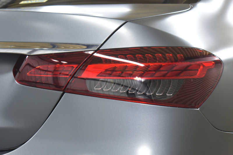 メルセデスベンツ Eクラス E200 ｽﾎﾟｰﾂ ｴｸｽｸﾙｰｼﾌﾞAMGﾗｲﾝｲﾝﾃﾘｱP ﾚｰﾀﾞｰｾｰﾌﾃｨP 後期型 ﾊﾟﾉﾗﾏｻﾝﾙｰﾌ ﾌﾞﾙﾒS MEｺﾈｸﾄ 全席ﾋｰﾀｰ黒革 ﾃﾞｨｽﾄﾛ BSM Lﾁｪﾝｼﾞ AMGｴｱﾛ19AW ｷｰﾚｽGO ﾊﾟｰｸﾄﾛ HUD  ﾏﾙﾁｶﾗｰｱﾝﾋﾞｴﾝﾄ 対話式ﾅﾋﾞ 360ｶﾒﾗ 2年保証