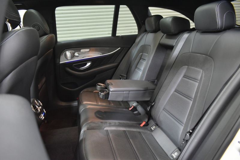 AMG Eクラス E53 4ﾏﾁｯｸ+ ﾜｺﾞﾝ ｴｸｽｸﾙｰｼﾌﾞ ﾚｰﾀﾞｰｾｰﾌﾃｨP ﾌﾞﾙﾒｽﾀｰS MEｺﾈｸﾄ ﾊﾟﾉﾗﾏｻﾝﾙｰﾌ ﾋｰﾀｰｸｰﾗｰ黒革 ｼﾙﾊﾞｰｽﾃｯﾁ内装 ﾃﾞｨｽﾄﾛ BSM Lﾁｪﾝｼﾞ AMGｴｱﾛ20AW PTS HUD ﾌｯﾄｹﾞｰﾄ 地ﾃﾞｼﾞﾅﾋﾞ 360ｶﾒﾗ 2年保証