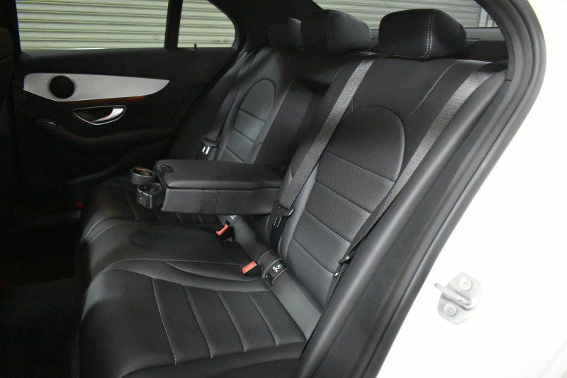 メルセデスベンツ Cクラス C180  ﾛｰﾚｳｽｴﾃﾞｨｼｮﾝ 特別仕様車 MEｺﾈｸﾄ ﾀﾞｲﾔﾓﾝﾄﾞﾎﾜｲﾄ ﾋｰﾀｰ黒革 ﾚｰﾀﾞｰｾｰﾌﾃｨP ﾃﾞｨｽﾄﾛ BSM Lｷｰﾌﾟ AMGｴｱﾛ18AW ｷｰﾚｽGO PTS LEDﾍｯﾄﾞﾗｲﾄ 地ﾃﾞｼﾞﾅﾋﾞ Bｶﾒﾗ Bluetoothｵｰﾃﾞｨｵ 2年保証